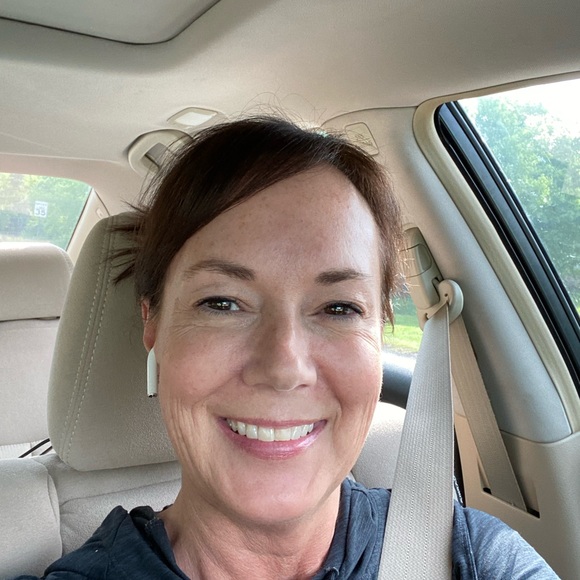 Meet your Posher, Stephanie - Picture 1 of 1